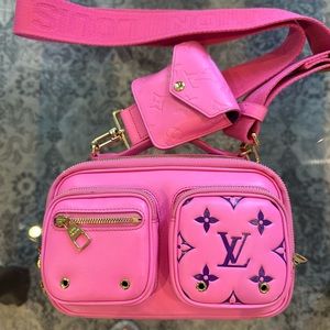💗 SOLD 💗LOUIS VUITTON Monogram Vuittamins Utility Crossbody Rose Violet
